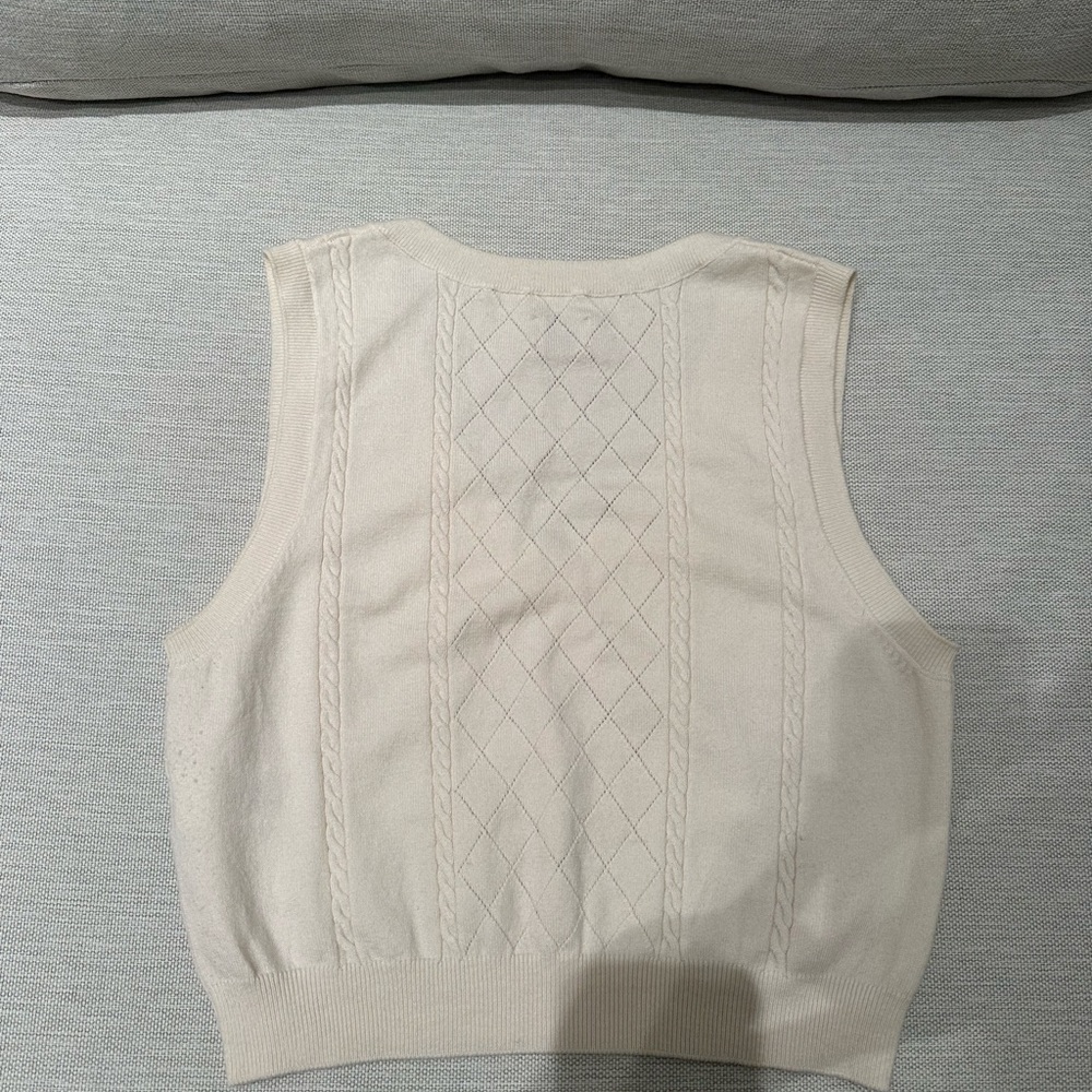Aritzia White Knit Crop Vest